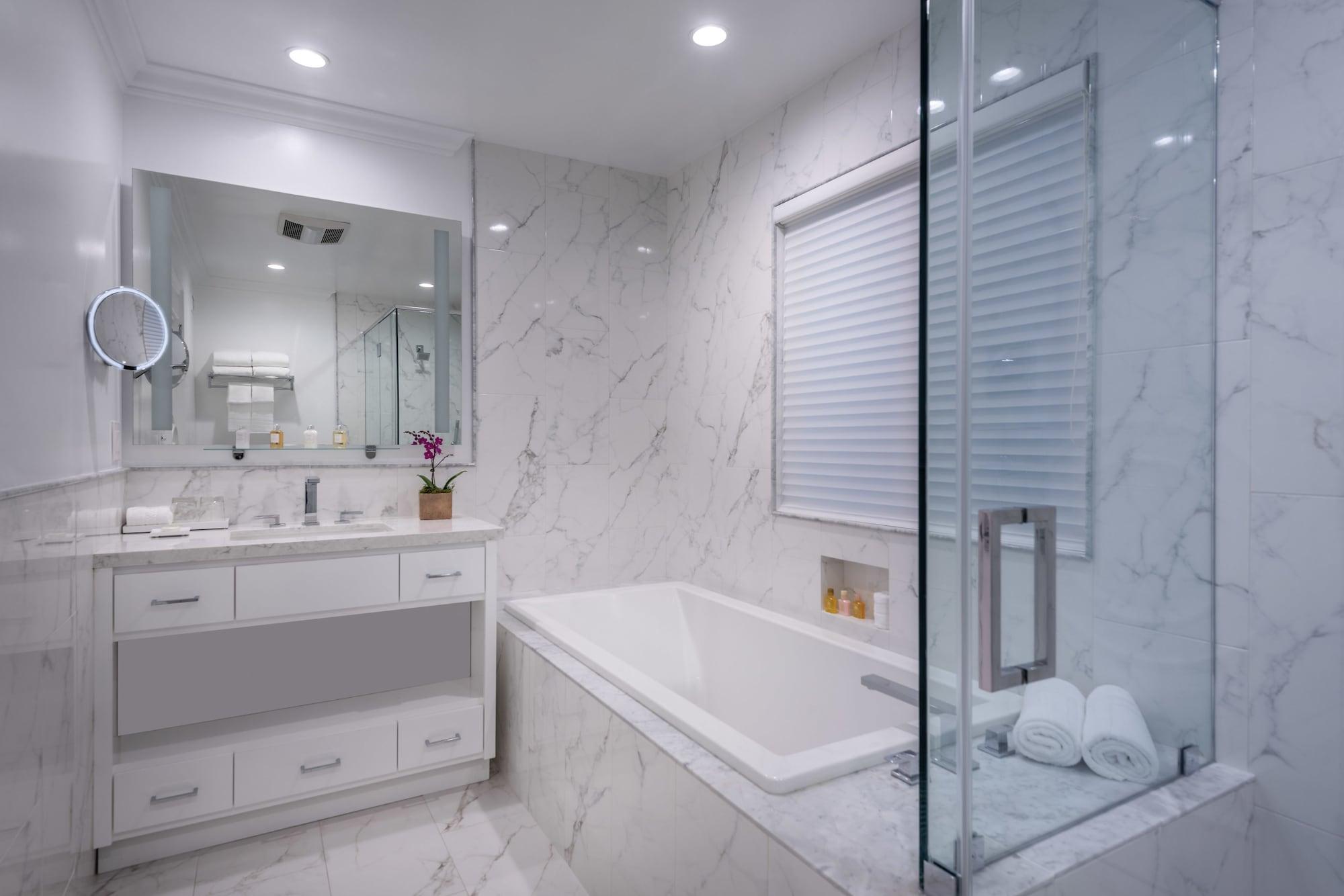 Hotel Beverly Hills Plaza & 4*