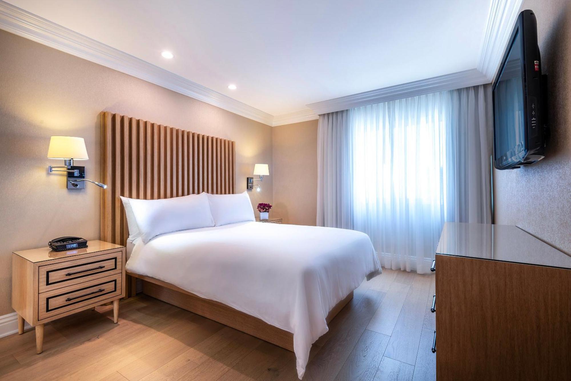 Hotel Beverly Hills Plaza &