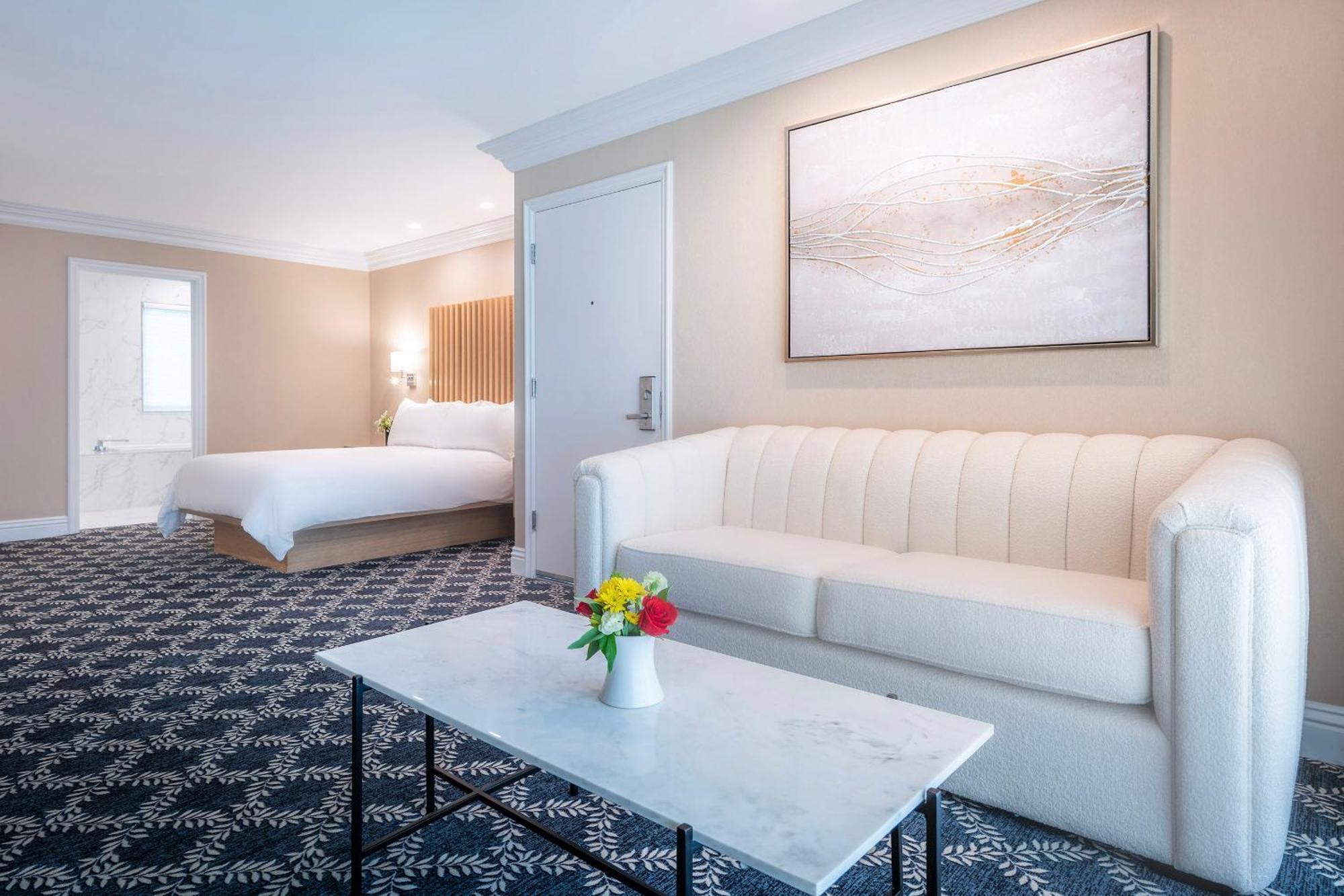 Beverly Hills Plaza & 4*