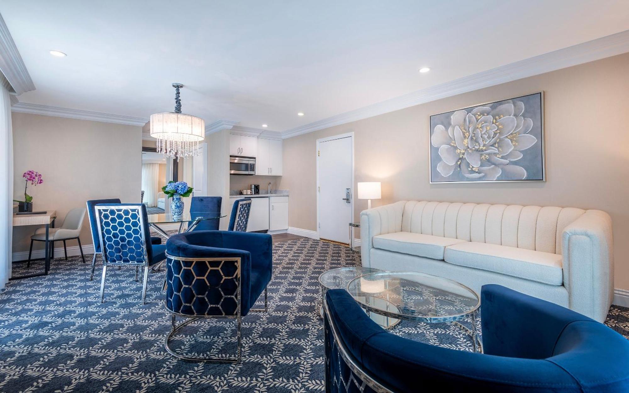 Beverly Hills Plaza & 4*