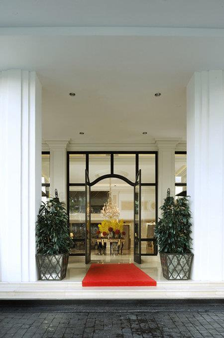 Beverly Hills Plaza & Los Angeles