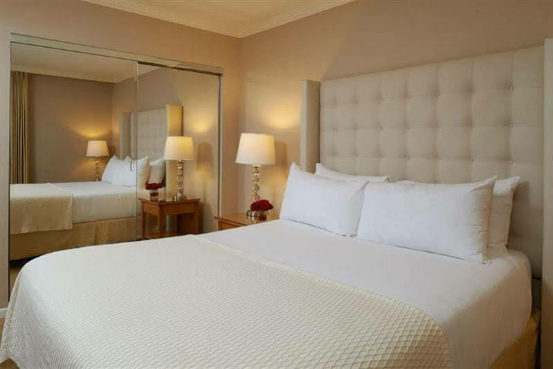 Beverly Hills Plaza & 4*
