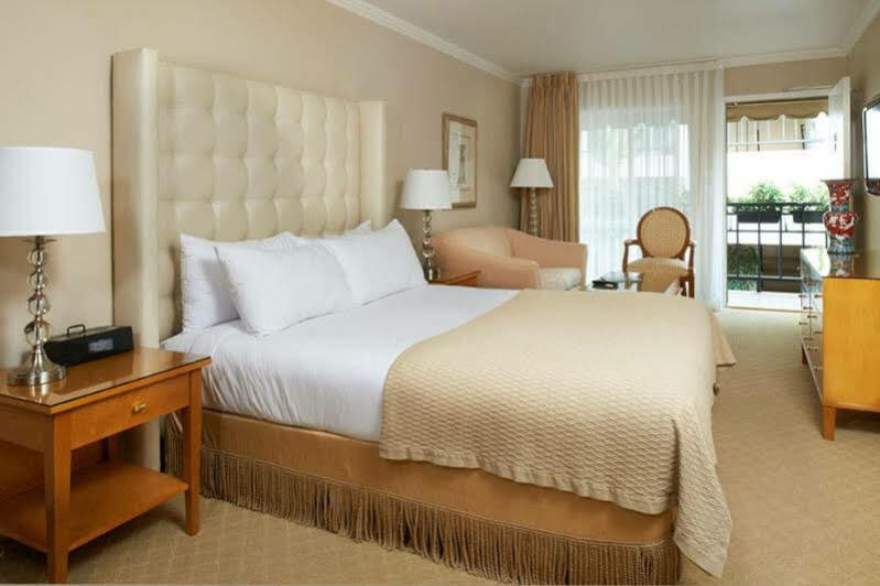 Hotel Beverly Hills Plaza &