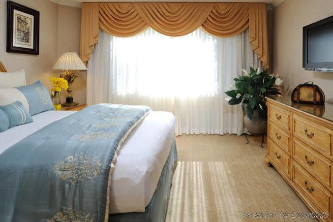 Hotel Beverly Hills Plaza &